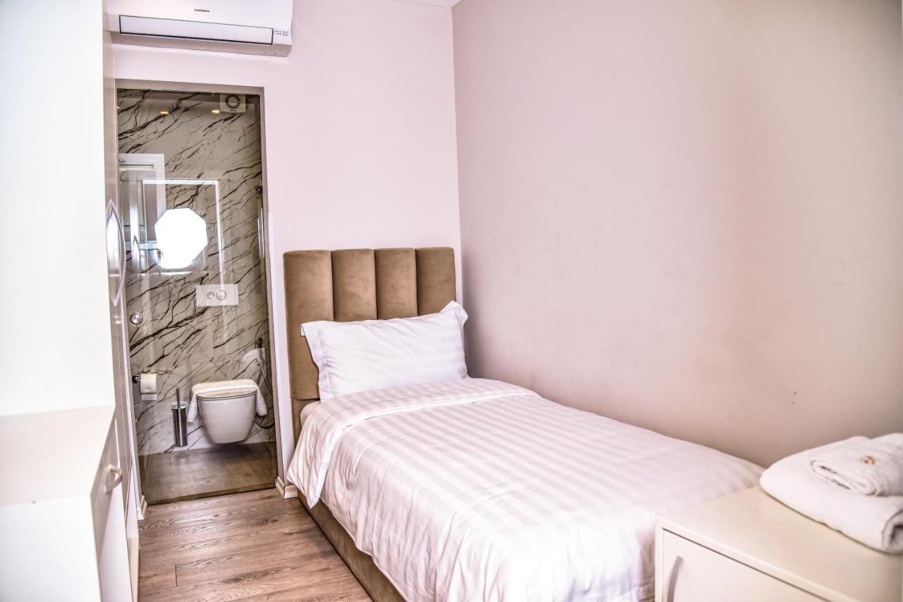 Broadway Hotel Tirana Exterior foto