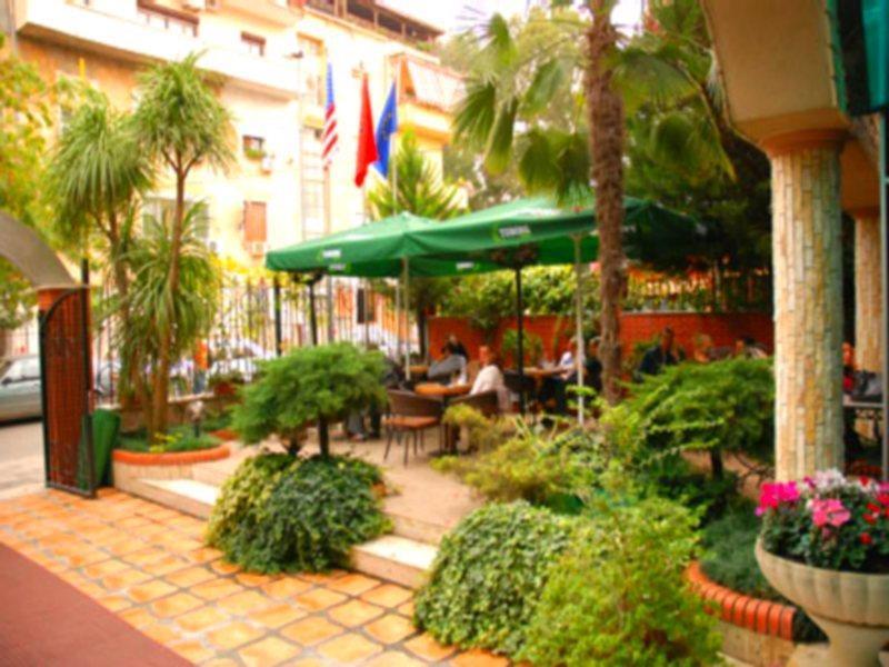 Broadway Hotel Tirana Exterior foto