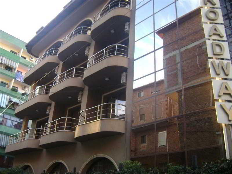 Broadway Hotel Tirana Exterior foto
