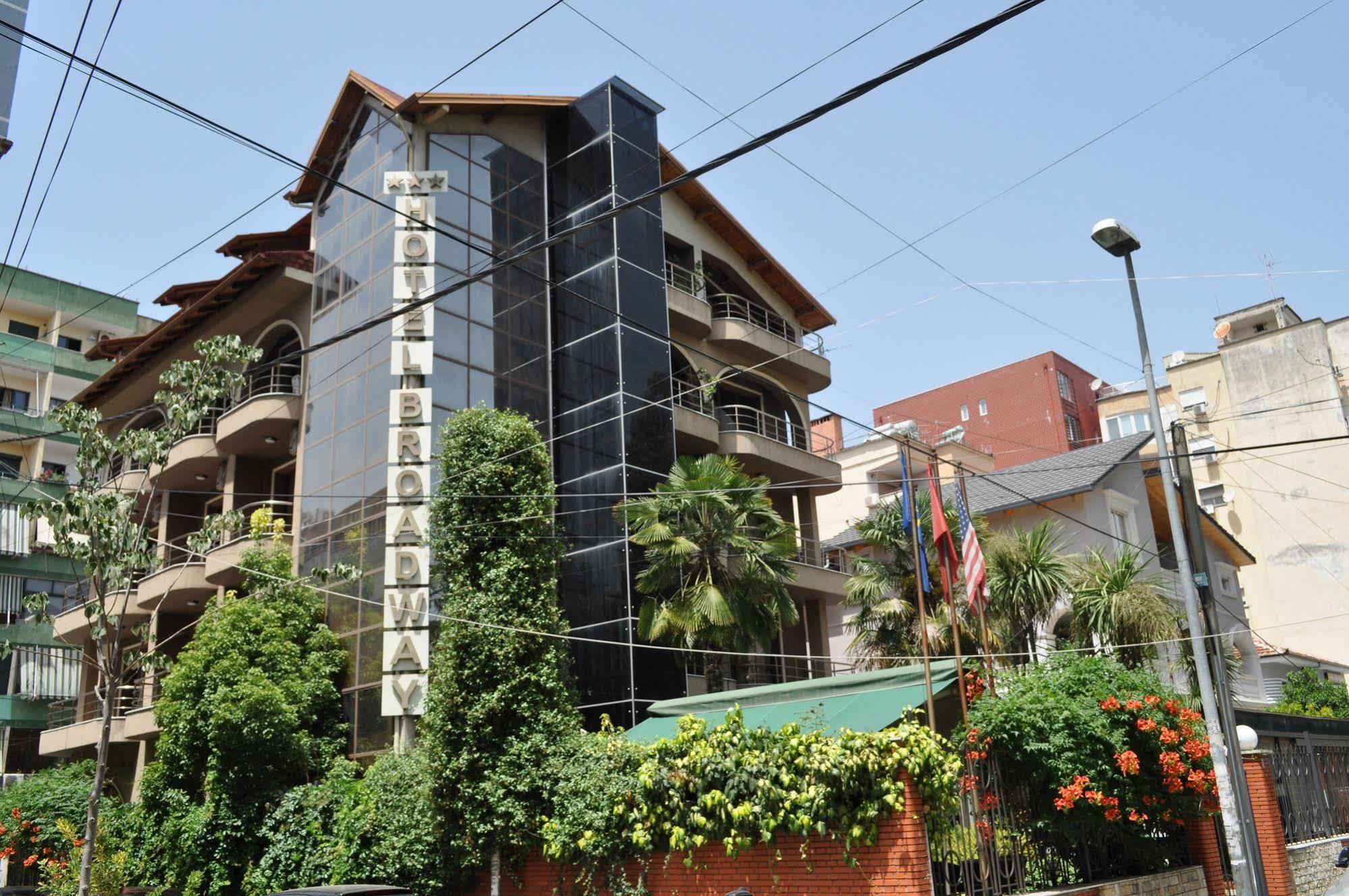Broadway Hotel Tirana Exterior foto