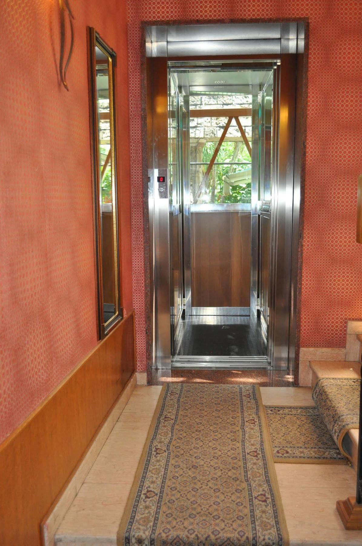 Broadway Hotel Tirana Exterior foto