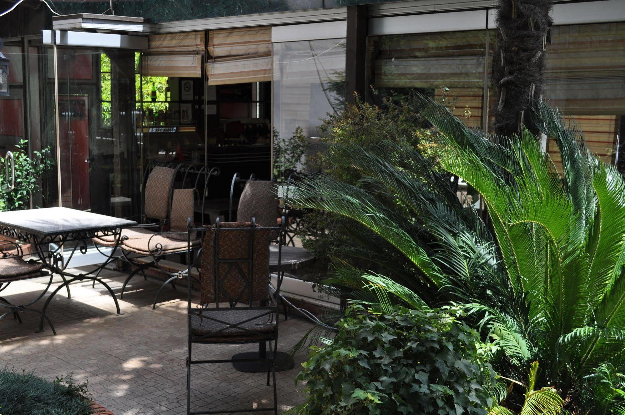 Broadway Hotel Tirana Exterior foto
