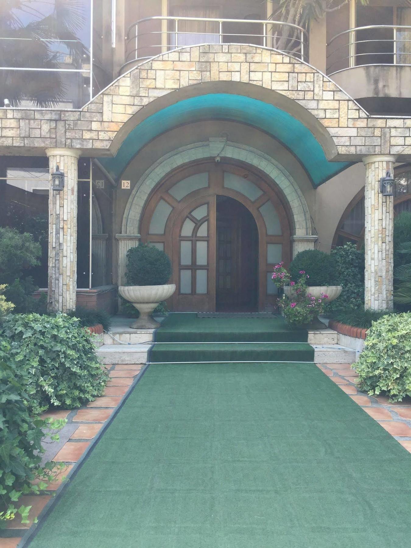 Broadway Hotel Tirana Exterior foto